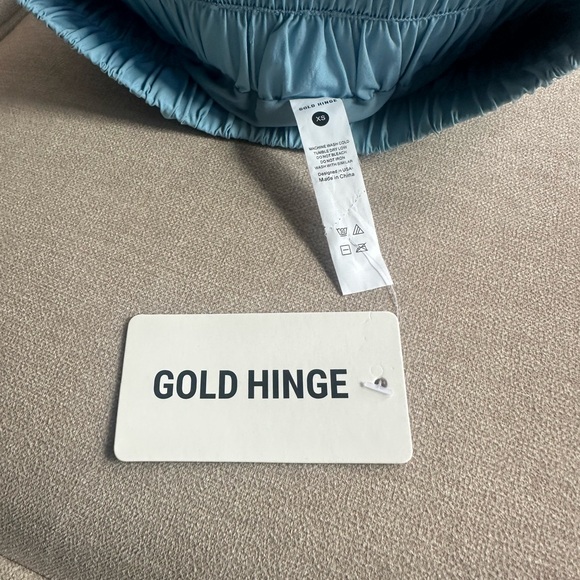 Gold Hinge NWT women’s XS skirt with built-in shorts - Picture 2 of 5